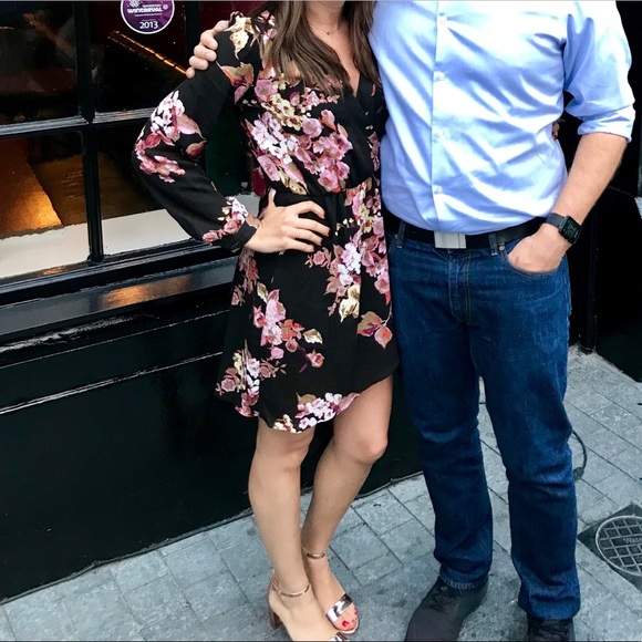 Lulus Dresses & Skirts - Lulu’s Floral Black Long Sleeve V neck Dress XS